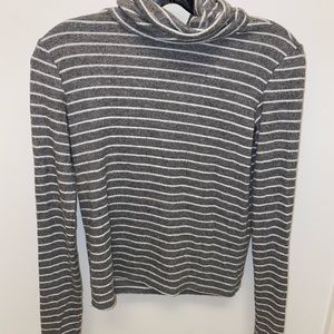 American Eagle Turtleneck